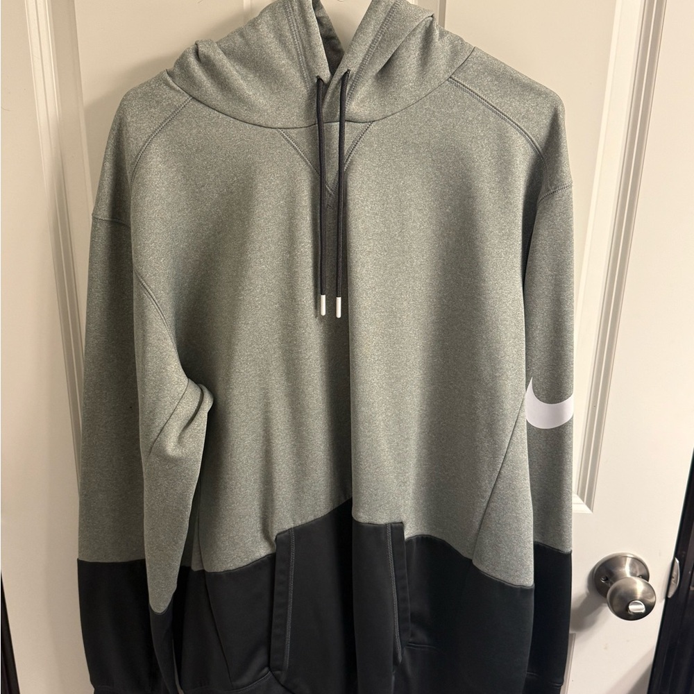 Nike Men's Two-Tone Gray and Black Sweater